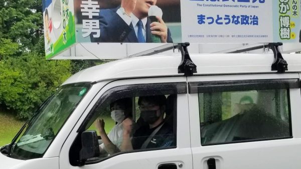 20代の若手コンビが街宣に出発！