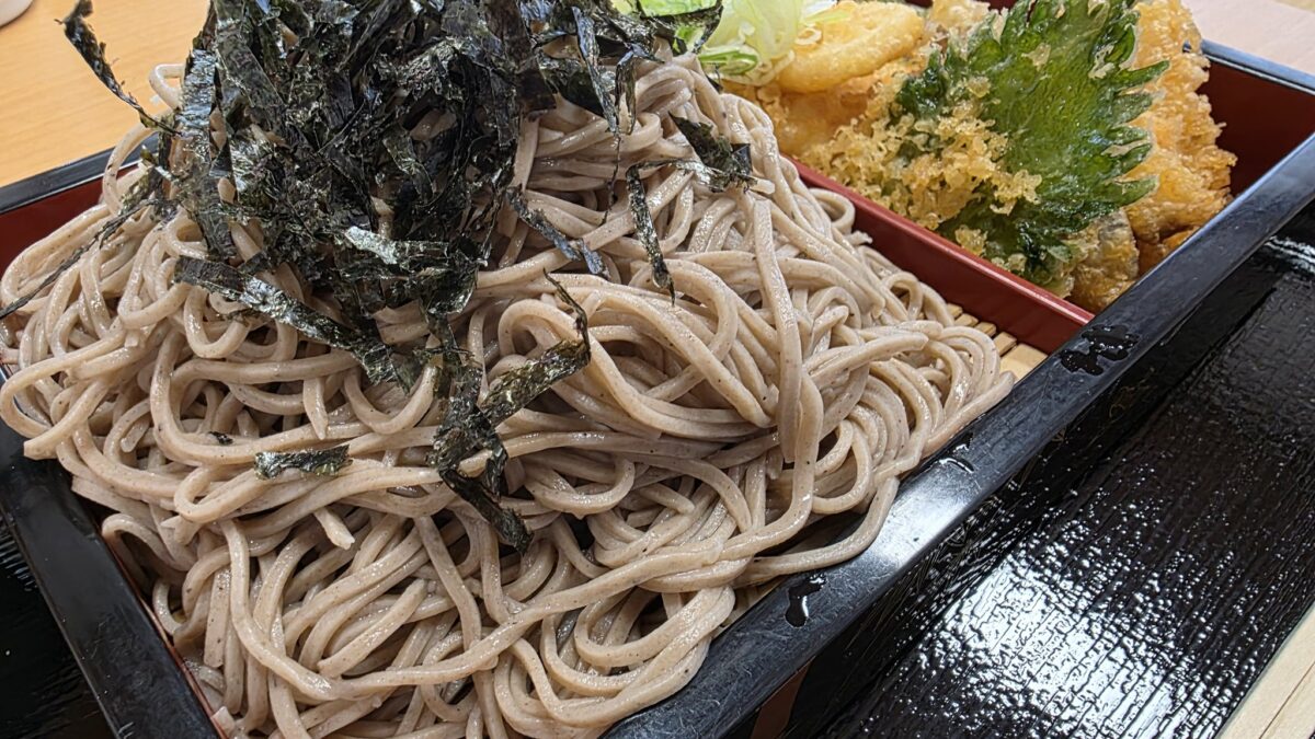 本日のランチは、利根町から利根川を渡ってすぐの印西市にある噂のお蕎麦屋さん「さつき」さんへ