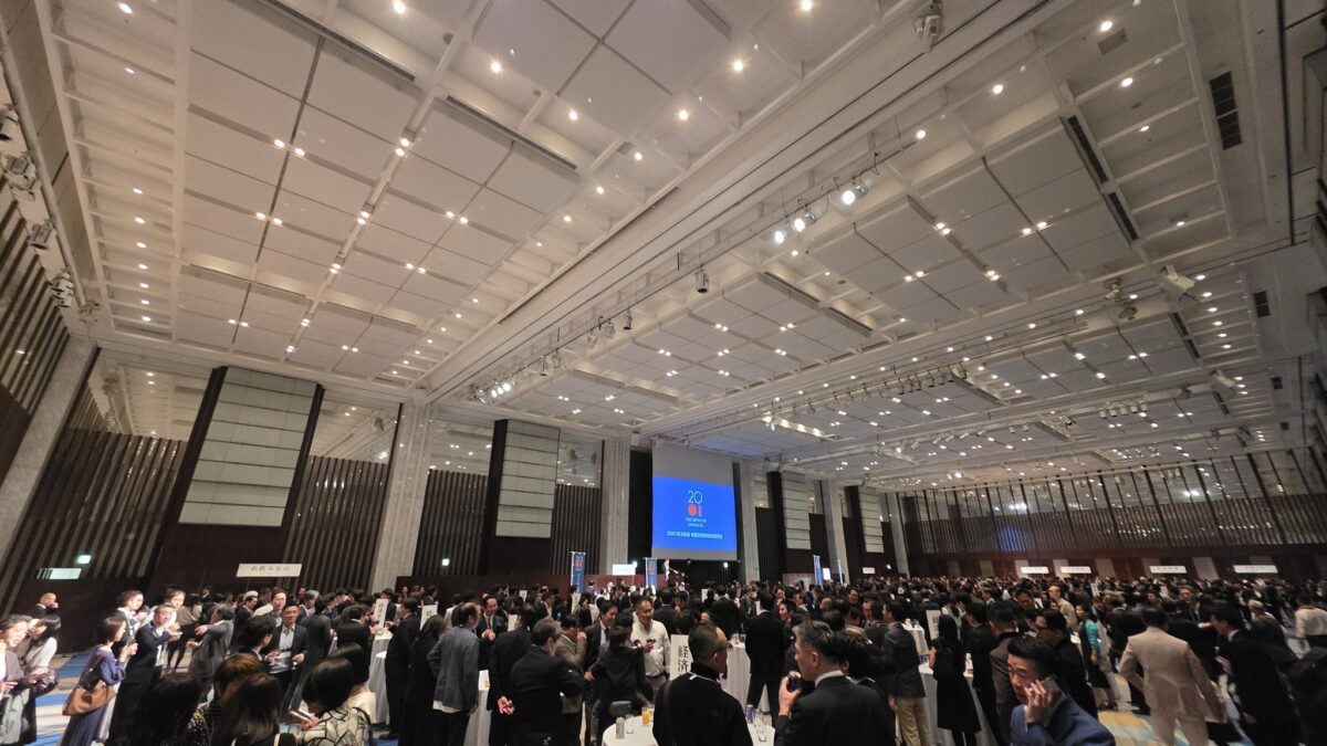 本日は、慶應義塾大学の同窓会に出席するため都内へ