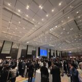 慶應義塾大学の同窓会に出席するかじおか博樹