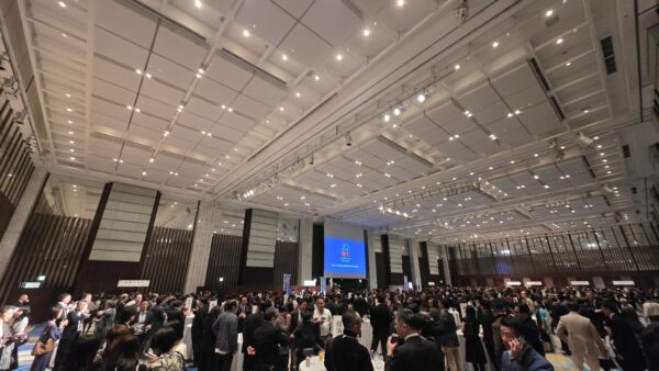 本日は、慶應義塾大学の同窓会に出席するため都内へ