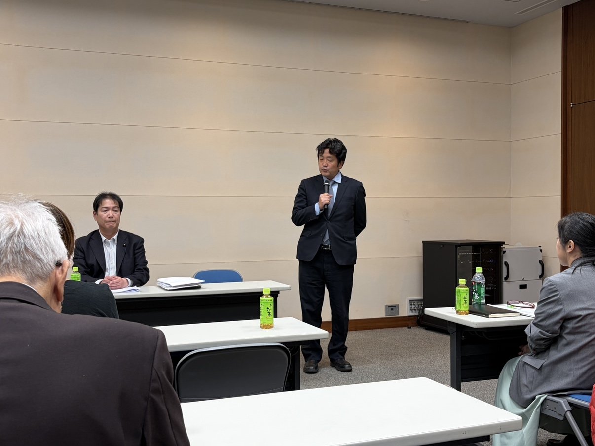 常任幹事会の会場にて。